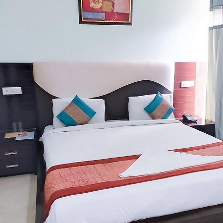 Roomshala 110 Hotel Mulaqaat - Shiv Nadar University Dadri Exteriér fotografie