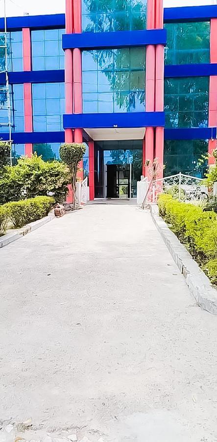 Roomshala 110 Hotel Mulaqaat - Shiv Nadar University Dadri Exteriér fotografie