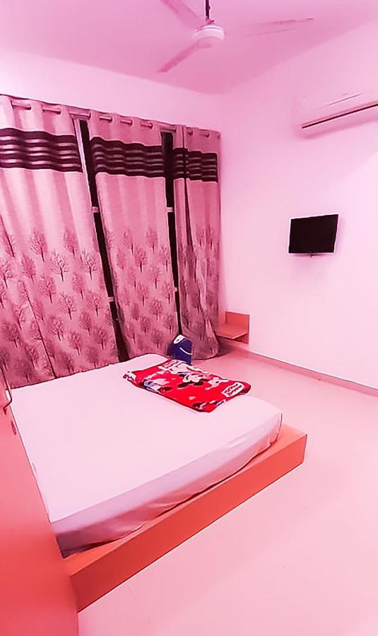 Roomshala 110 Hotel Mulaqaat - Shiv Nadar University Dadri Exteriér fotografie